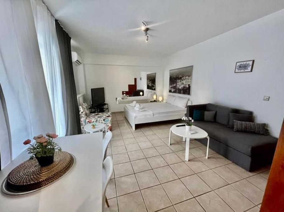 Modern Studio Large Veranda -Metro Station Suggrou Apartment Athens Exterior photo